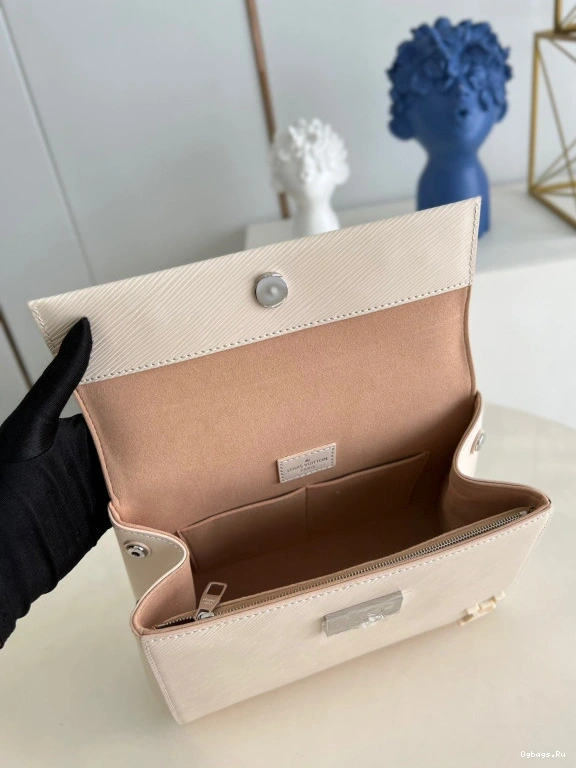 LOUIS CHANELUNY BB VUITTON 0521